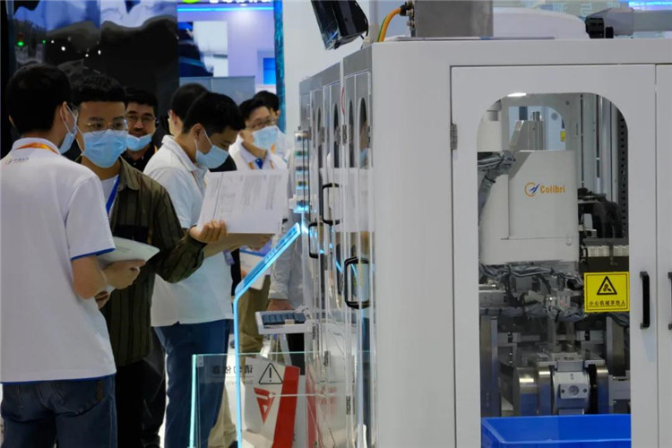 医疗高速灌装线.jpg 医疗高速灌装线.jpg